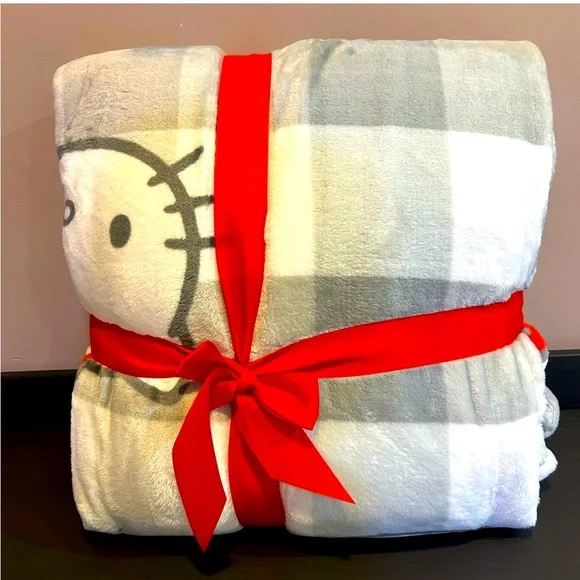 Hello Kitty Fill/Queen  Gingham Grey with HK Red Bow Blanket - Picture 3 of 3
